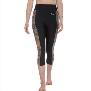 FisheWear Brookie Pocket Capri Leggings Small NWT